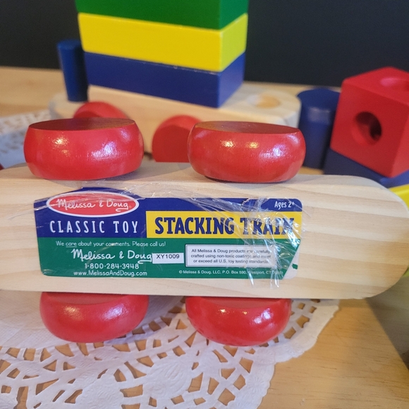 Melissa & Doug 18-piece Wooden Teain Set Ages 2+ - Picture 5 of 13